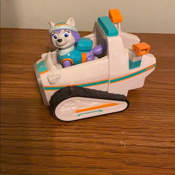 everest figure and vehicle